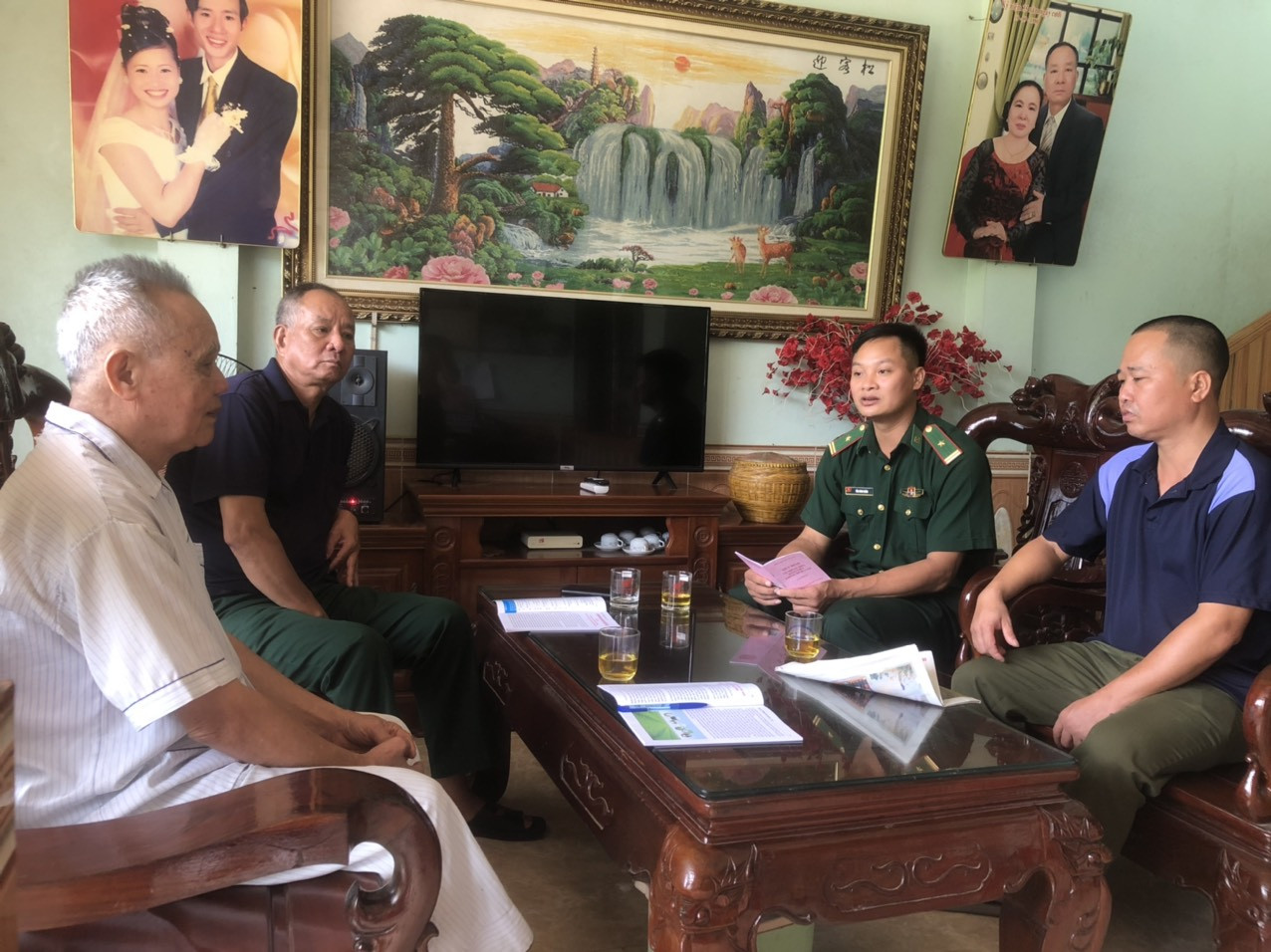 Bài 1: Khi cơ sở cần các anh ảnh 4 Bài 1: Khi cơ sở cần các anh ảnh 4