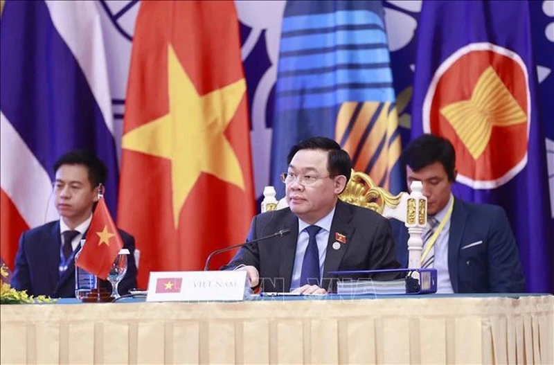 Chủ tịch Quốc hội Vương Đình Huệ dự phiên họp.