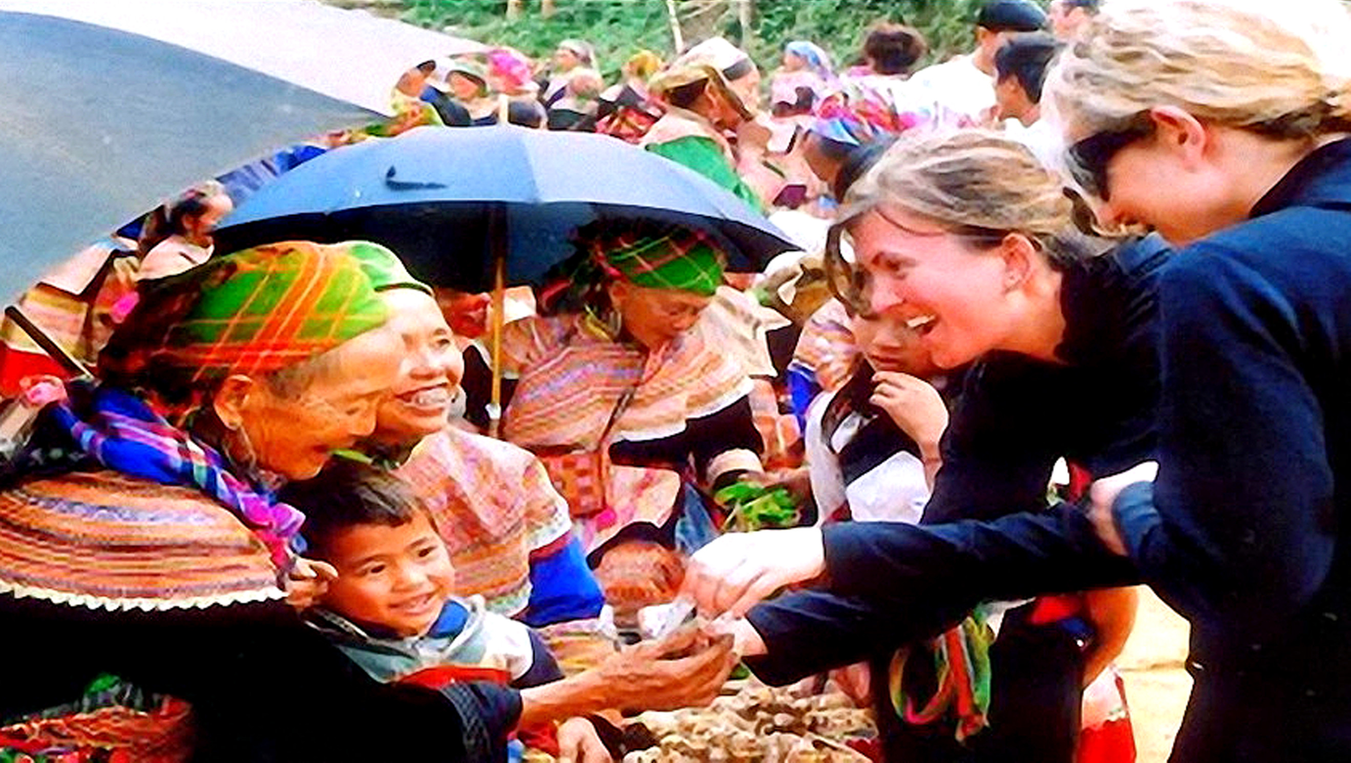 Phát triển du lịch là một trong hai đột phá của Lào Cai. Phát triển du lịch là một trong hai đột phá của Lào Cai.
