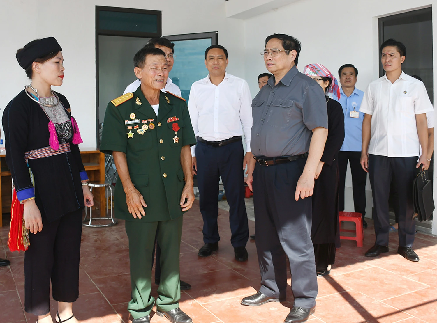 Thủ tướng Chính phủ Phạm Minh Chính khảo sát, kiểm tra một số dự án; thăm, tặng quà gia đình chính sách thành phố Lào Cai và huyện Bảo Yên ảnh 8