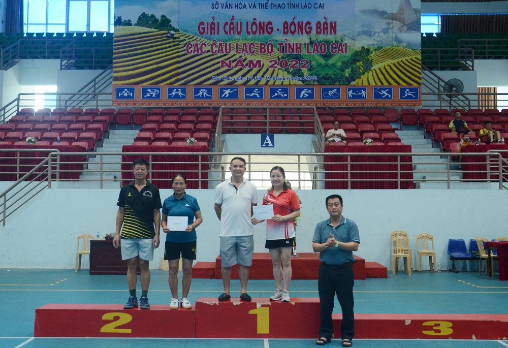 Trao giải nội dung đôi nam bóng bàn 66 tuổi trở lên. Trao giải nội dung đôi nam - nữ bóng bàn 56-65 tuổi. Trao giải nội dung đôi nữ cầu lông 56-60 tuổi. Trao giải nội dung đôi nam - nữ cầu lông 51-55 tuổi.