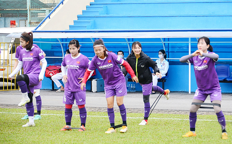 Đội tuyển bóng đá nữ Việt Nam tích cực tập luyện chuẩn bị cho AFF Cup 2022. Ảnh: Nguyễn Quý