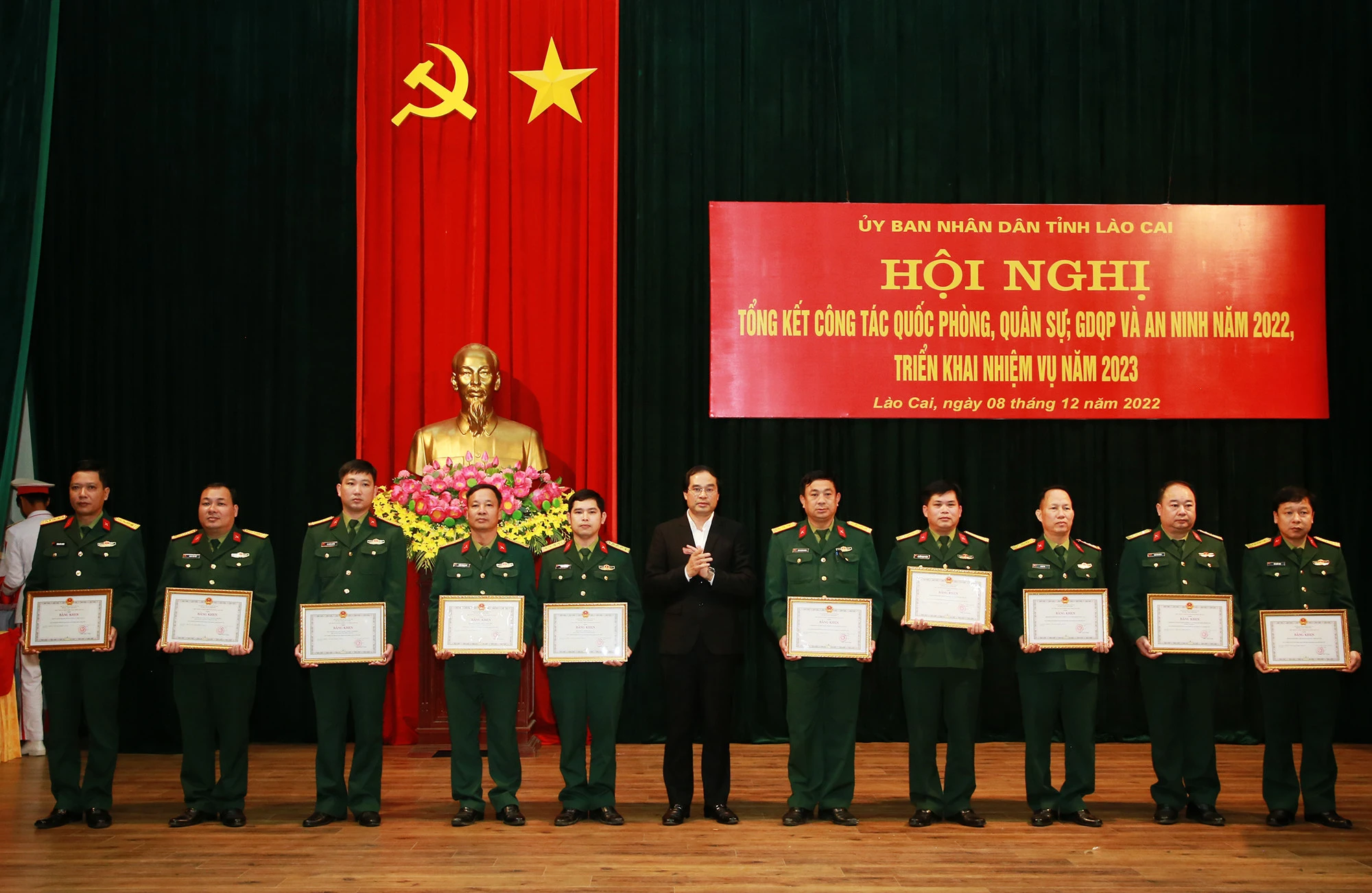 Chủ tịch UBND tỉnh Trịnh Xuân Trường tặng Bằng khen cho các tập thể. Tặng Cờ thi đua và danh hiệu "Đơn vị Quyết thắng" của Bộ Tư lệnh Quân khu 2 cho các tập thể. Tặng danh hiệu "Đơn vị tiên tiến" của Bộ Chỉ huy Quân sự tỉnh cho các tập thể.