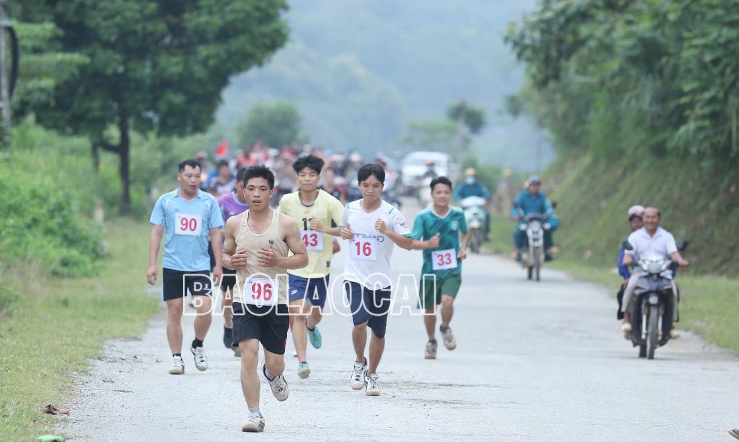 Bế mạc Giải chạy bán Marathon “Về thượng nguồn Lũng Pô - Nơi con sông Hồng chảy vào đất Việt” năm 2022 ảnh 3