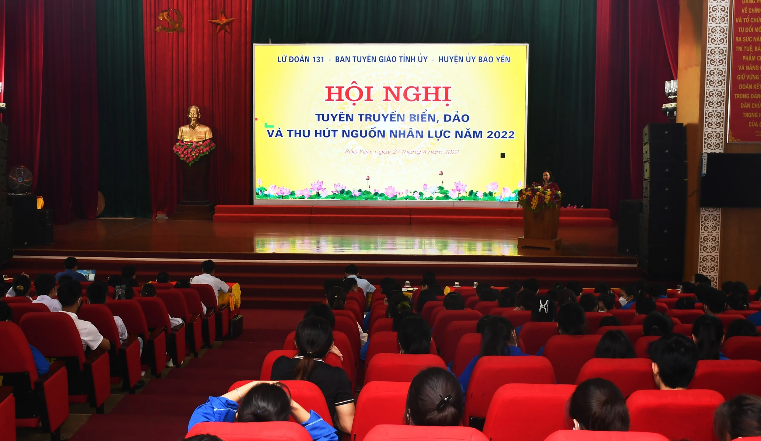 Quang cảnh hội nghị.