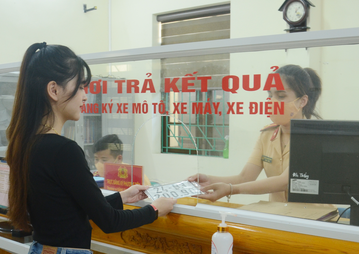 Công an thành phố Lào Cai triển khai phân cấp công tác đăng ký phương tiện giao thông ảnh 2