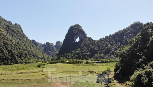 Khám phá núi thủng ở Cao Bằng ảnh 2 Khám phá núi thủng ở Cao Bằng ảnh 2