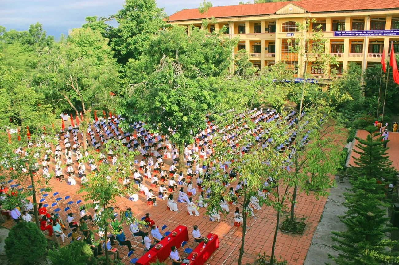 Trường THPT số 2 thành phố Lào Cai có không gian xanh, sạch, đẹp.