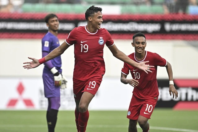 Ilhan Fandi (số 19) đã có bàn thắng đầu tiên tại AFF Cup.