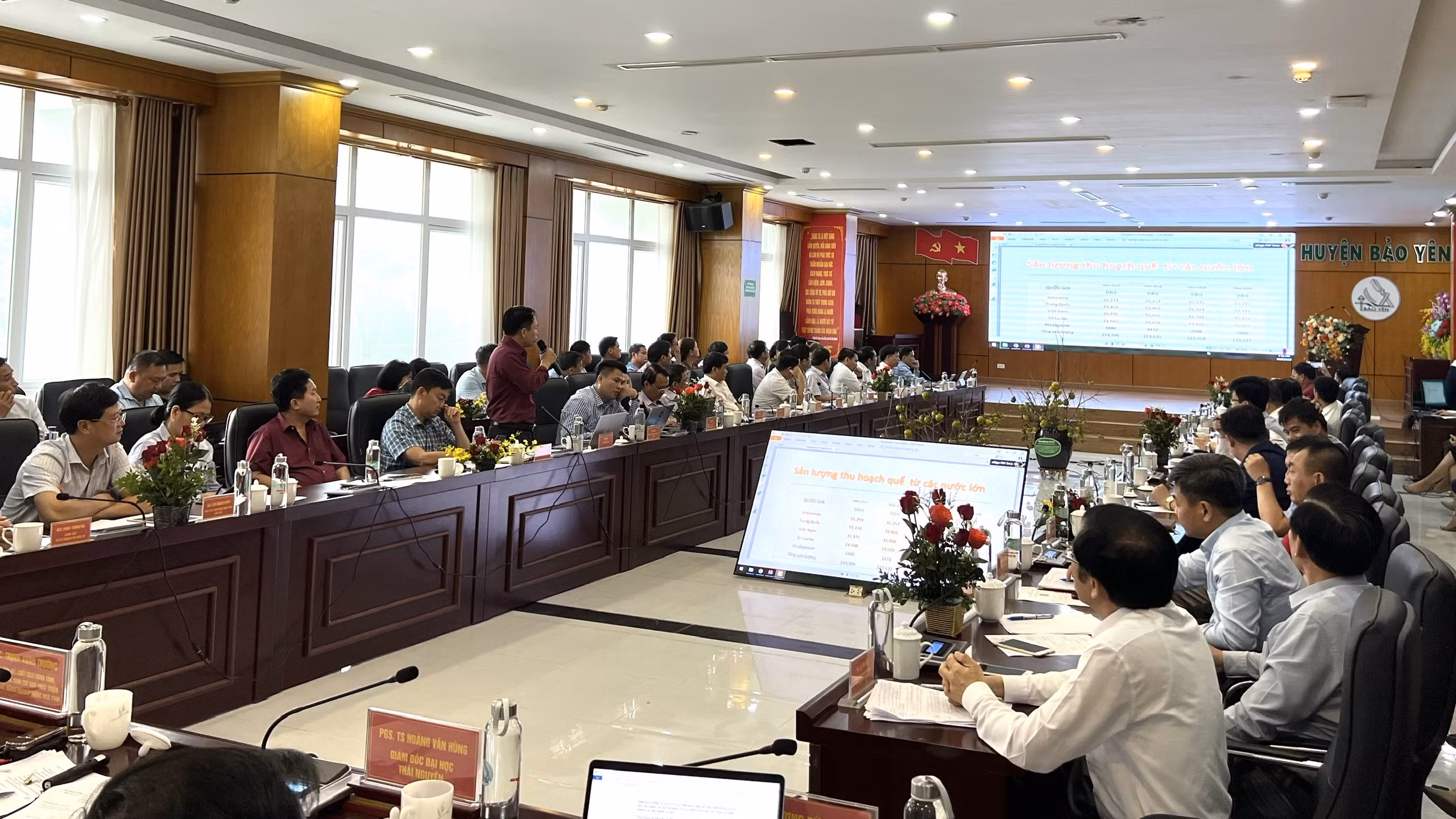 Quang cảnh hội thảo. Quang cảnh hội thảo.