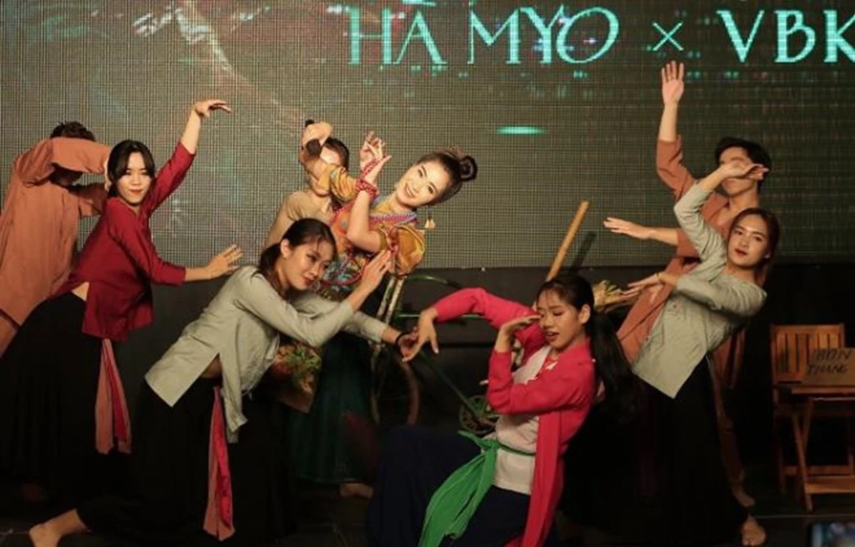 Cảnh trong MV “Xẩm Hà Nội” của ca sỹ trẻ Hà Myo.