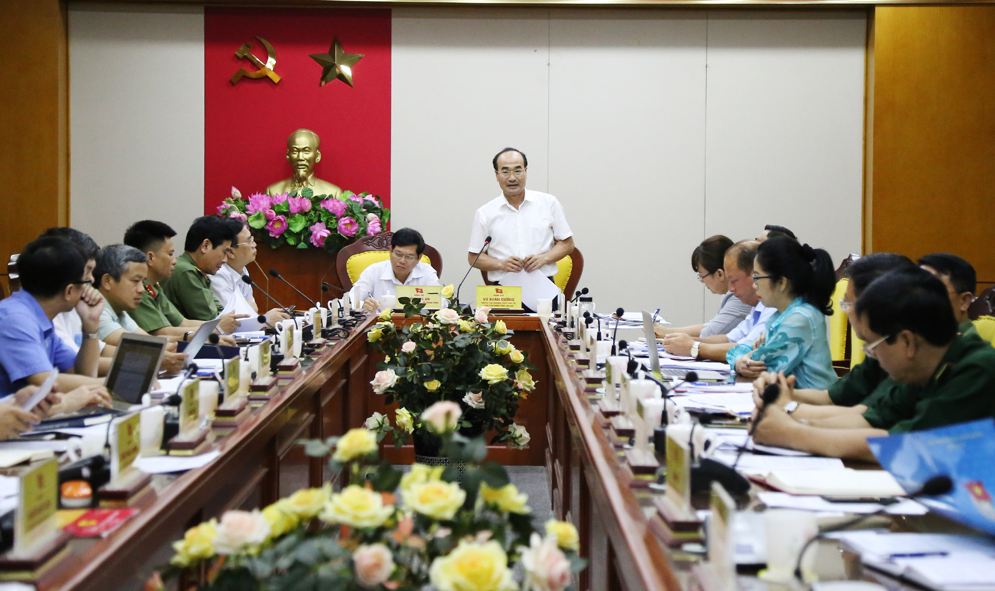 Đồng chí Vũ Xuân Cường, Phó Bí thư Thường trực Tỉnh ủy phát biểu tại buổi làm việc. Đồng chí Vũ Xuân Cường, Phó Bí thư Thường trực Tỉnh ủy phát biểu tại buổi làm việc.