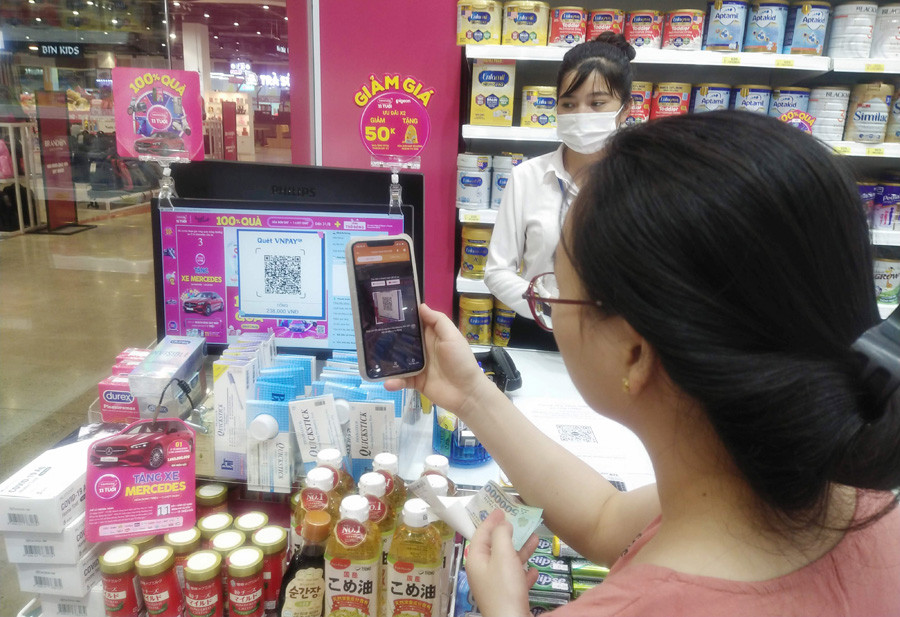 Đa dạng hóa các loại hình thanh toán không dùng tiền mặt giúp người dân dễ lựa chọn phương thức thanh toán. Đa dạng hóa các loại hình thanh toán không dùng tiền mặt giúp người dân dễ lựa chọn phương thức thanh toán.