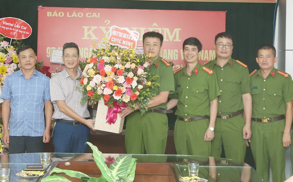 Các cơ quan, đơn vị, địa phương chúc mừng Báo Lào Cai nhân 97 năm Ngày Báo chí cách mạng Việt Nam ảnh 26 Các cơ quan, đơn vị, địa phương chúc mừng Báo Lào Cai nhân 97 năm Ngày Báo chí cách mạng Việt Nam ảnh 26