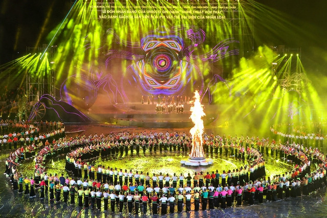 Lễ đón nhận Bằng của UNESCO ghi danh “Nghệ thuật Xòe Thái” là di sản văn hóa phi vật thể đại diện của nhân loại ảnh 1 Lễ đón nhận Bằng của UNESCO ghi danh “Nghệ thuật Xòe Thái” là di sản văn hóa phi vật thể đại diện của nhân loại ảnh 1