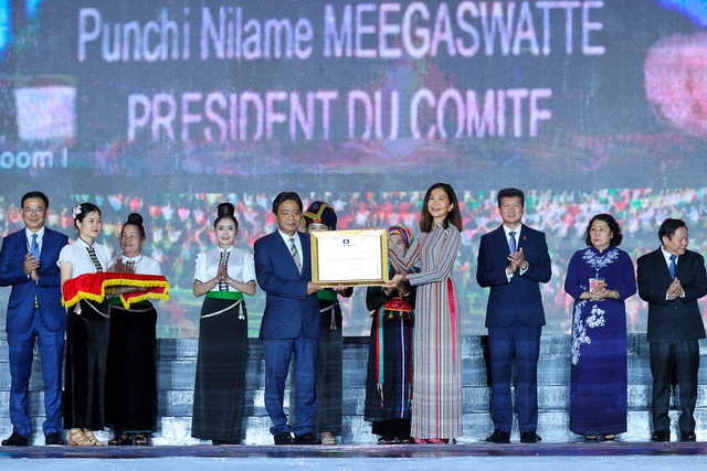 Lễ đón nhận Bằng của UNESCO ghi danh “Nghệ thuật Xòe Thái” là di sản văn hóa phi vật thể đại diện của nhân loại ảnh 3 Lễ đón nhận Bằng của UNESCO ghi danh “Nghệ thuật Xòe Thái” là di sản văn hóa phi vật thể đại diện của nhân loại ảnh 3