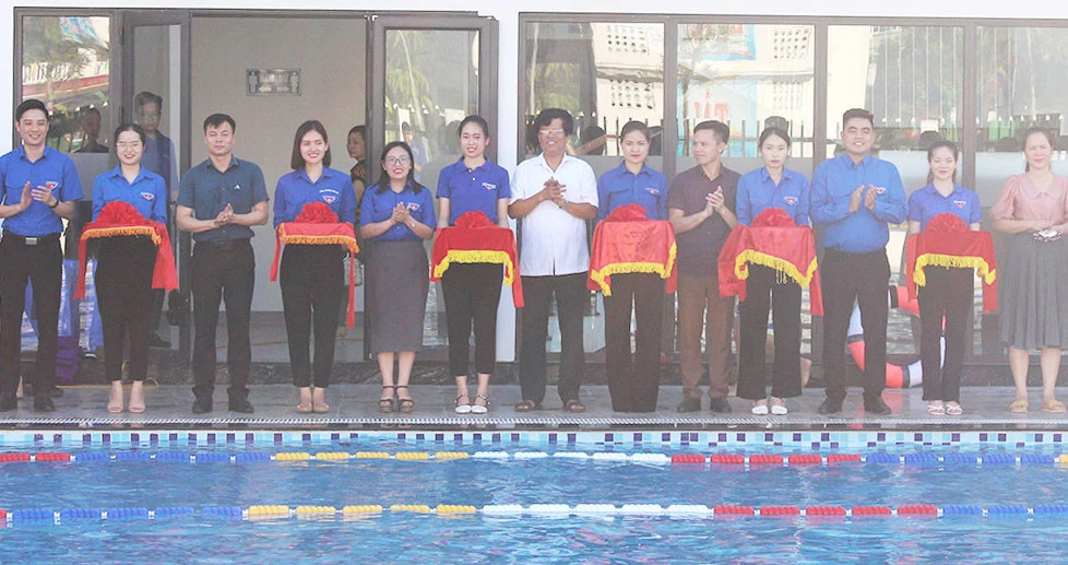Khánh thành công trình thanh niên "Bể bơi Trung tâm Hoạt động thanh thiếu nhi tỉnh Lào Cai" ảnh 1