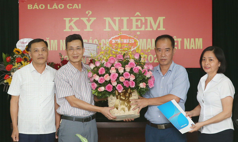 Các cơ quan, đơn vị, địa phương chúc mừng Báo Lào Cai nhân 97 năm Ngày Báo chí cách mạng Việt Nam ảnh 34