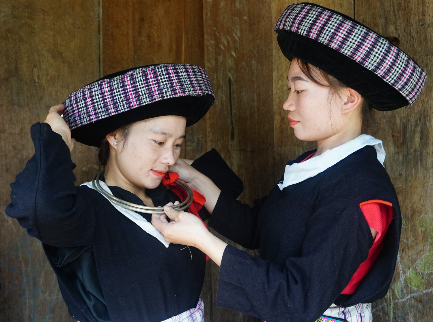 Phụ nữ Mông xanh chuẩn bị trang phục đón Tết cổ truyền ảnh 9