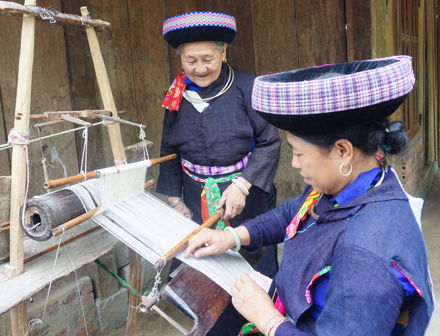 Phụ nữ Mông xanh chuẩn bị trang phục đón Tết cổ truyền ảnh 8