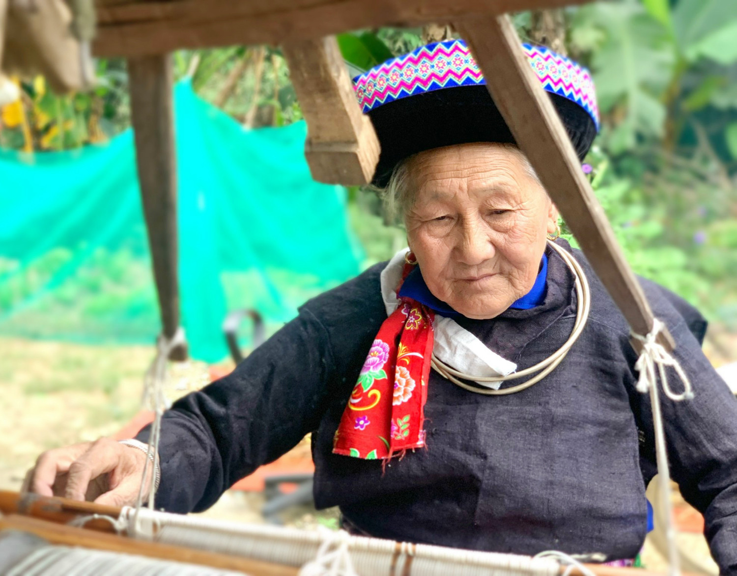 Phụ nữ Mông xanh chuẩn bị trang phục đón Tết cổ truyền ảnh 6