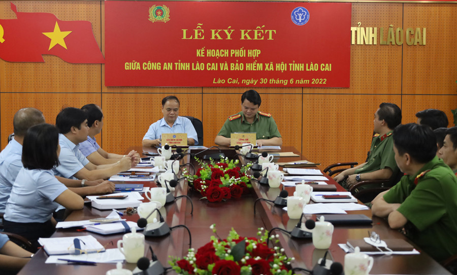 Công an tỉnh và Bảo hiểm xã hội tỉnh ký kết kế hoạch phối hợp. Công an tỉnh và Bảo hiểm xã hội tỉnh ký kết kế hoạch phối hợp.
