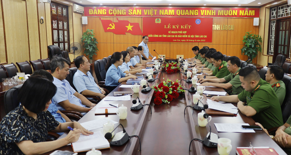 Các đại biểu tham dự lễ ký kết. Các đại biểu tham dự lễ ký kết.