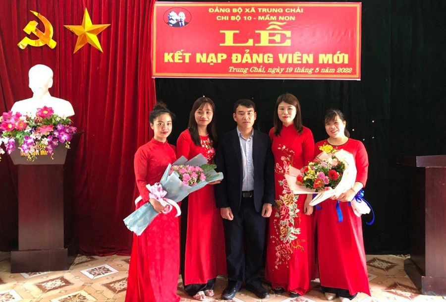 Nhiều giải pháp phát triển đảng viên nữ ở Trung Chải ảnh 1