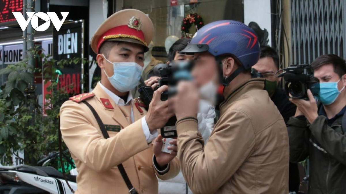 Điều khiển xe sau khi uống bia rượu bị phạt như thế nào? ảnh 1