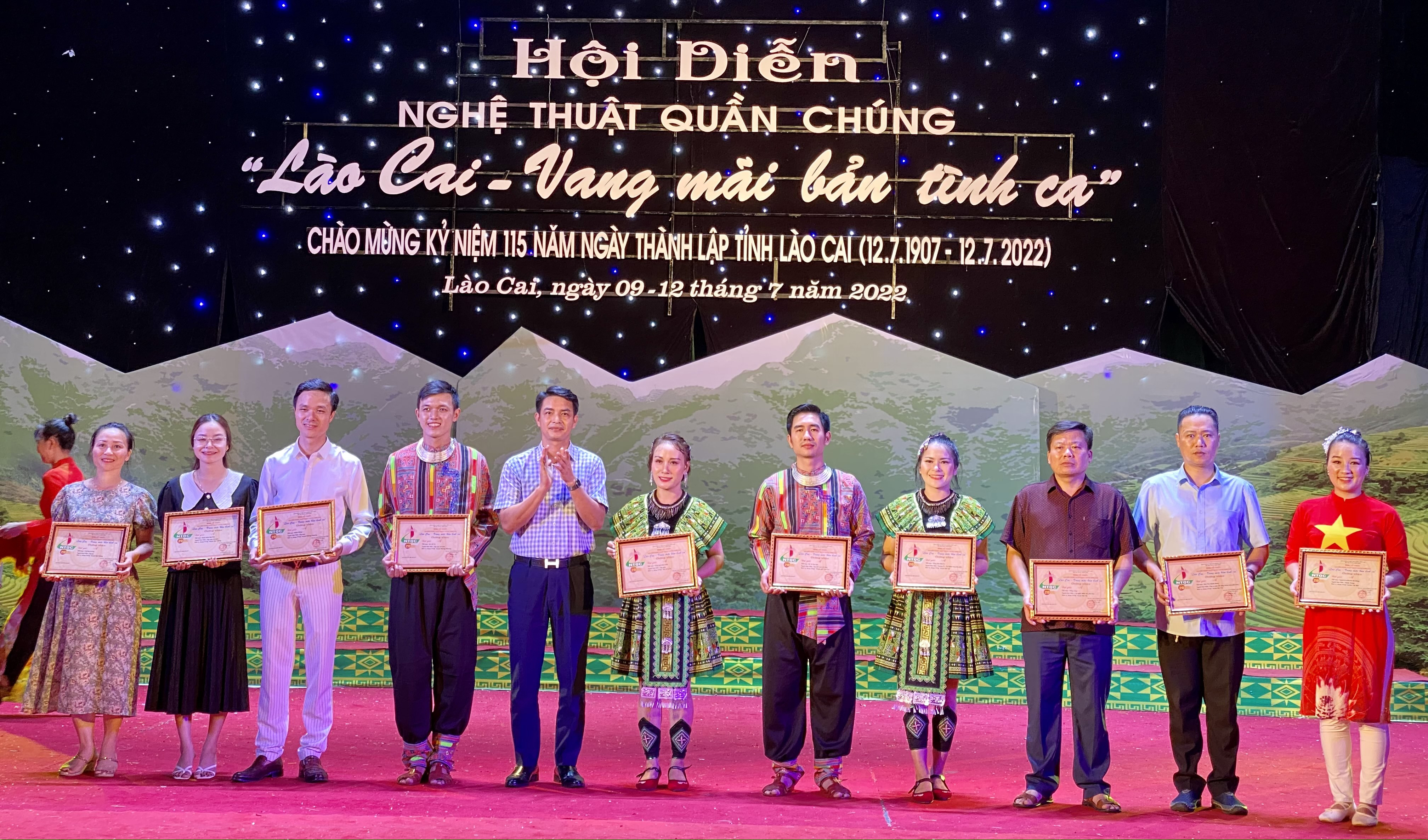 Bế mạc Hội diễn Nghệ thuật quần chúng tỉnh Lào Cai năm 2022 ảnh 7