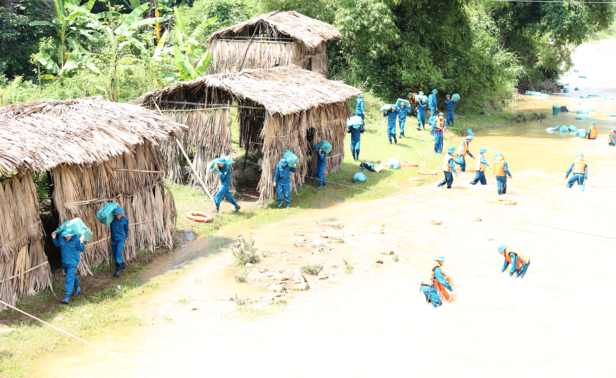 Thành phố Lào Cai, huyện Bảo Thắng: Diễn tập ứng phó bão, lũ và tìm kiếm cứu nạn ảnh 4 Thành phố Lào Cai, huyện Bảo Thắng: Diễn tập ứng phó bão, lũ và tìm kiếm cứu nạn ảnh 4