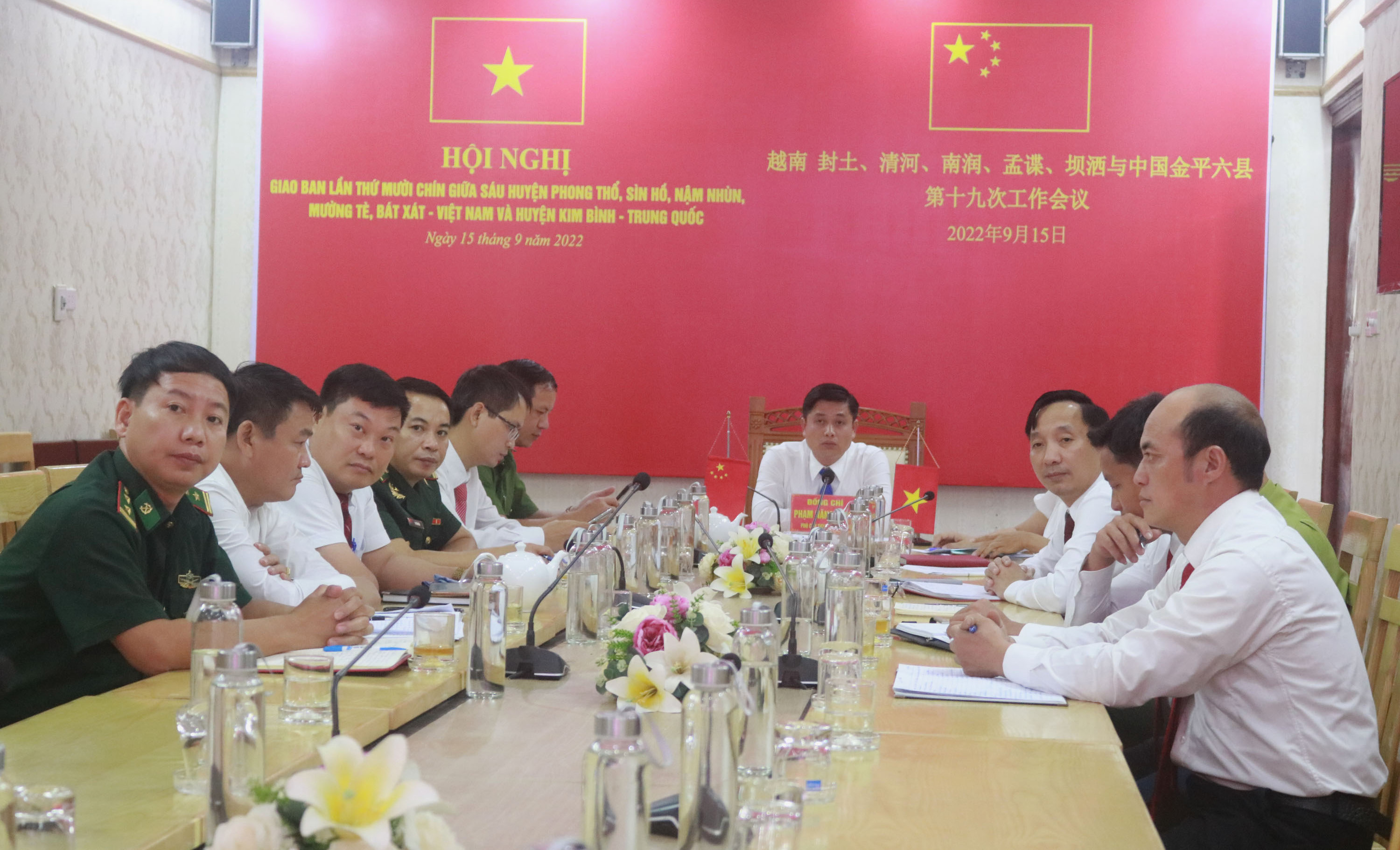 Các đại biểu dự hội nghị tại điểm cầu huyện Bát Xát, tỉnh Lào Cai (Việt Nam).