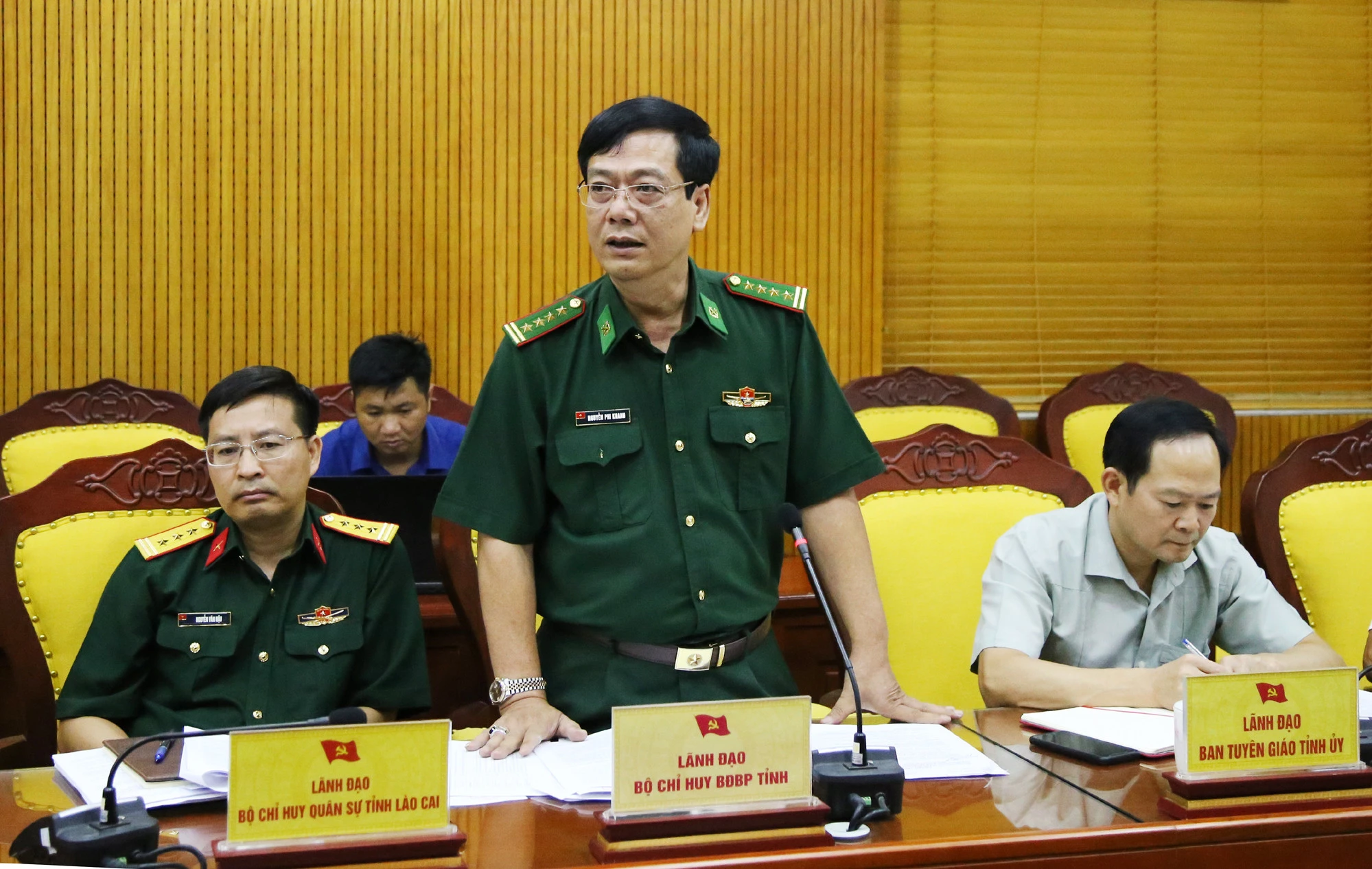 Đại biểu thảo luận tại buổi làm việc.