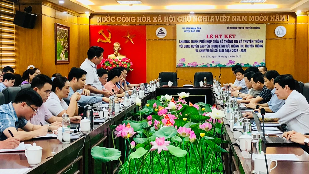 Sở Thông tin và Truyền thông và huyện Bảo Yên ký kết hợp tác trong lĩnh vực thông tin - truyền thông ảnh 1