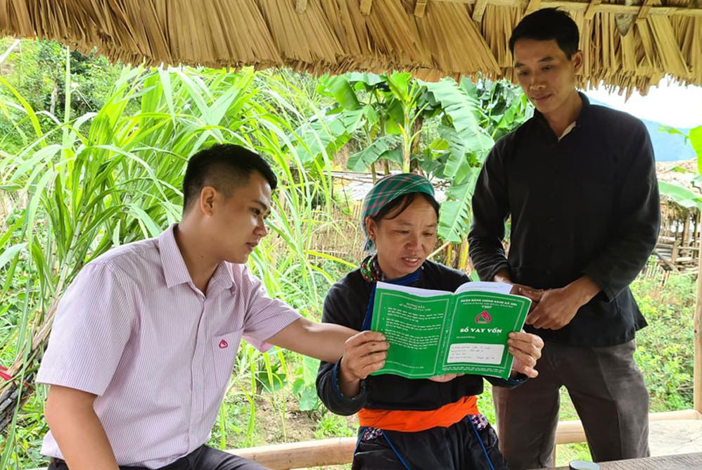 Người dân xã Bản Liền được tạo điều kiện vay vốn phát triển kinh tế.
