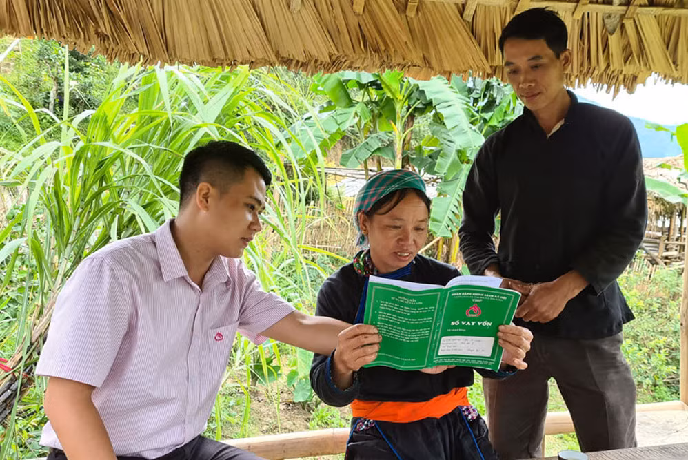 Người dân xã Bản Liền được tạo điều kiện vay vốn phát triển kinh tế.
