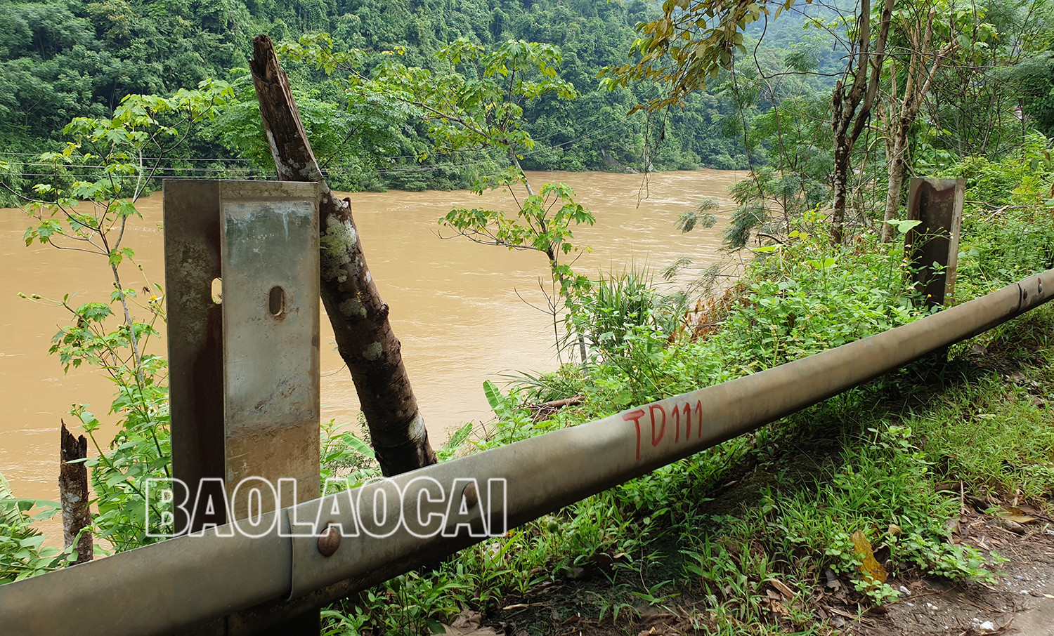 Phá hoại hộ lan trên Tỉnh lộ 151: Ẩn họa khôn lường ảnh 2 Phá hoại hộ lan trên Tỉnh lộ 151: Ẩn họa khôn lường ảnh 2