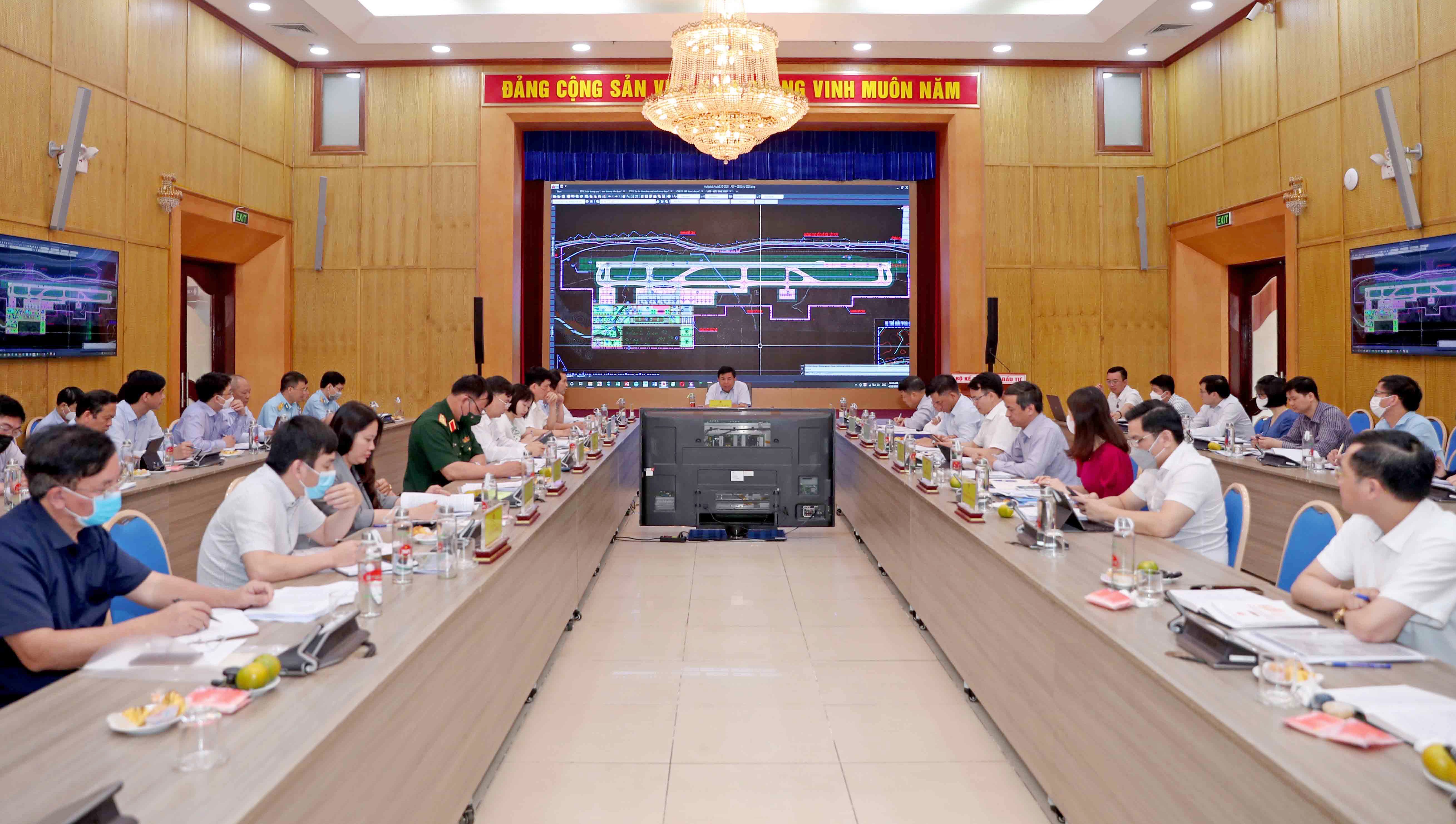 Bộ trưởng Bộ Kế hoạch và Đầu tư: Cần nhanh chóng đầu tư Cảng Hàng không Sa Pa ảnh 1