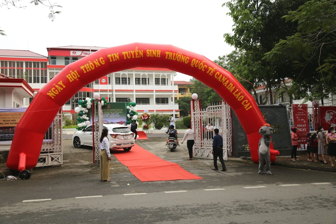 Gần 300 phụ huynh tham gia Ngày hội tuyển sinh đầu tiên của Trường Quốc tế Canada Lào Cai ảnh 2