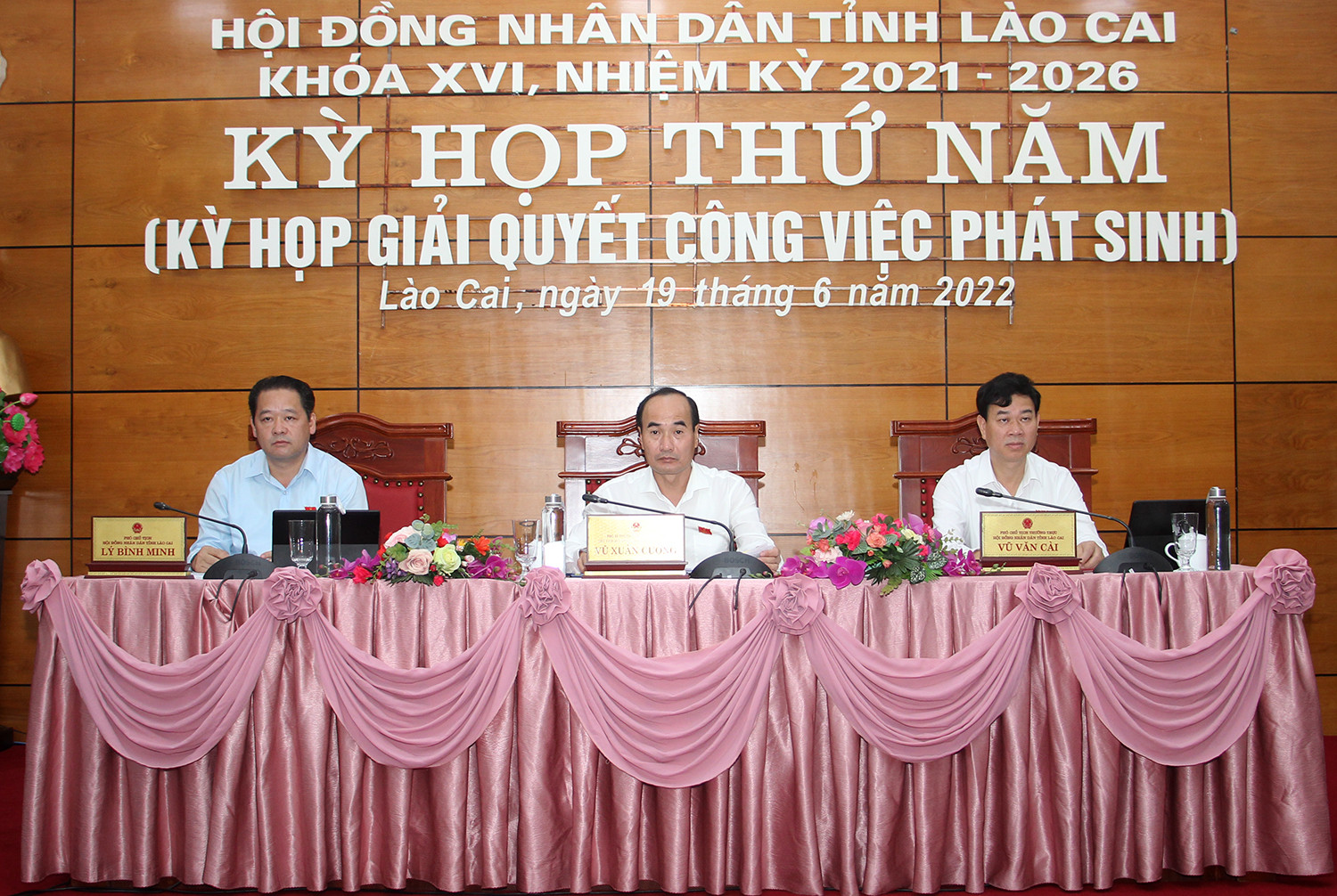 Các đồng chí Thường trực HĐND tỉnh chủ trì kỳ họp.