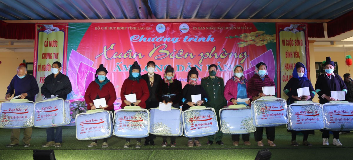 Ấm áp Chương trình “Xuân biên phòng - Ấm lòng dân bản” ảnh 1