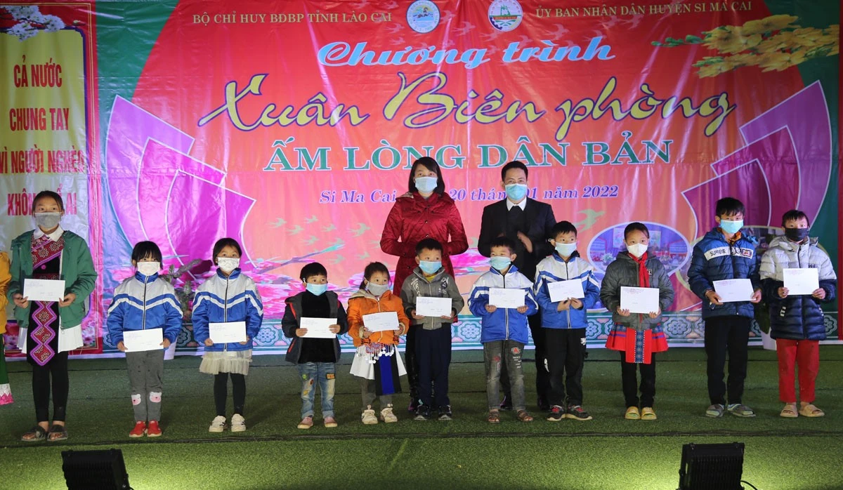 Ấm áp Chương trình “Xuân biên phòng - Ấm lòng dân bản” ảnh 4