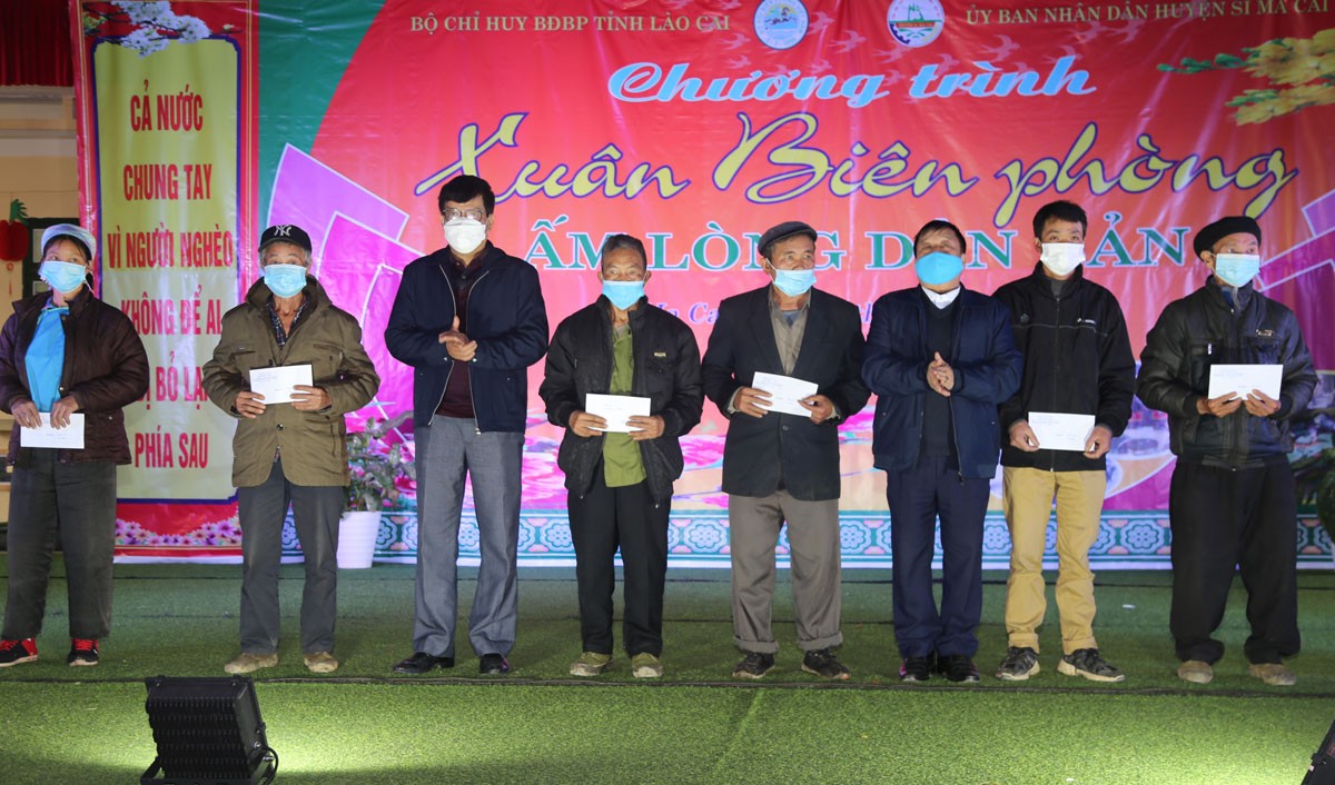 Ấm áp Chương trình “Xuân biên phòng - Ấm lòng dân bản” ảnh 2