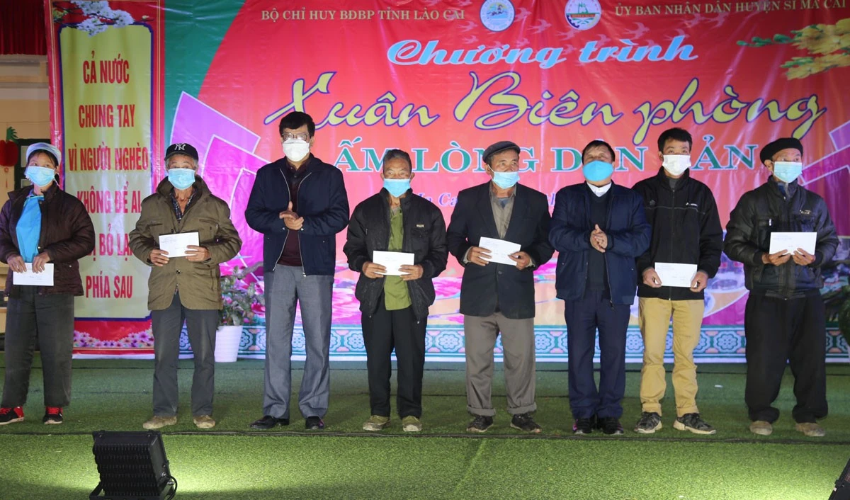 Ấm áp Chương trình “Xuân biên phòng - Ấm lòng dân bản” ảnh 2