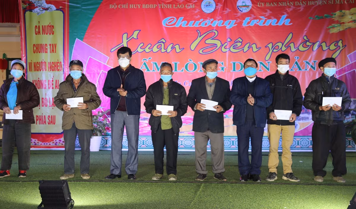 Ấm áp Chương trình “Xuân biên phòng - Ấm lòng dân bản” ảnh 2