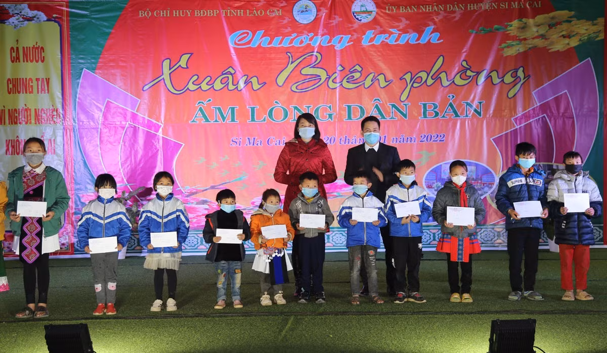 Ấm áp Chương trình “Xuân biên phòng - Ấm lòng dân bản” ảnh 4