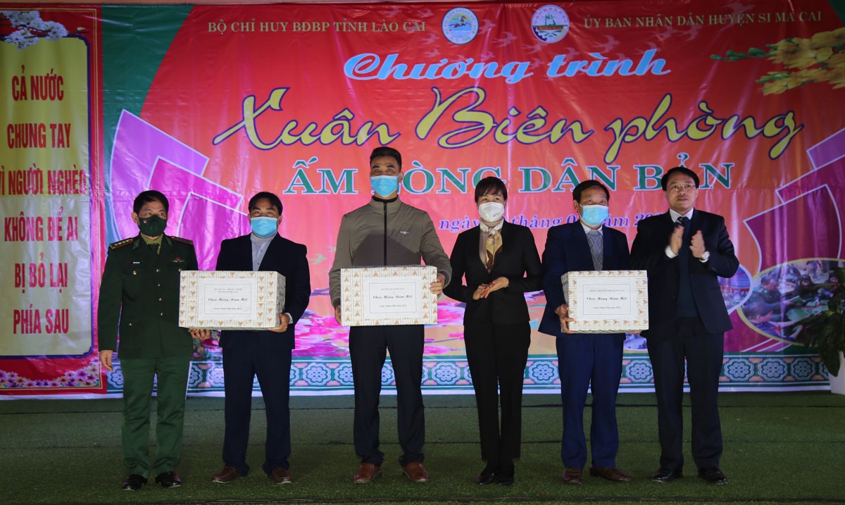 Ấm áp Chương trình “Xuân biên phòng - Ấm lòng dân bản” ảnh 3