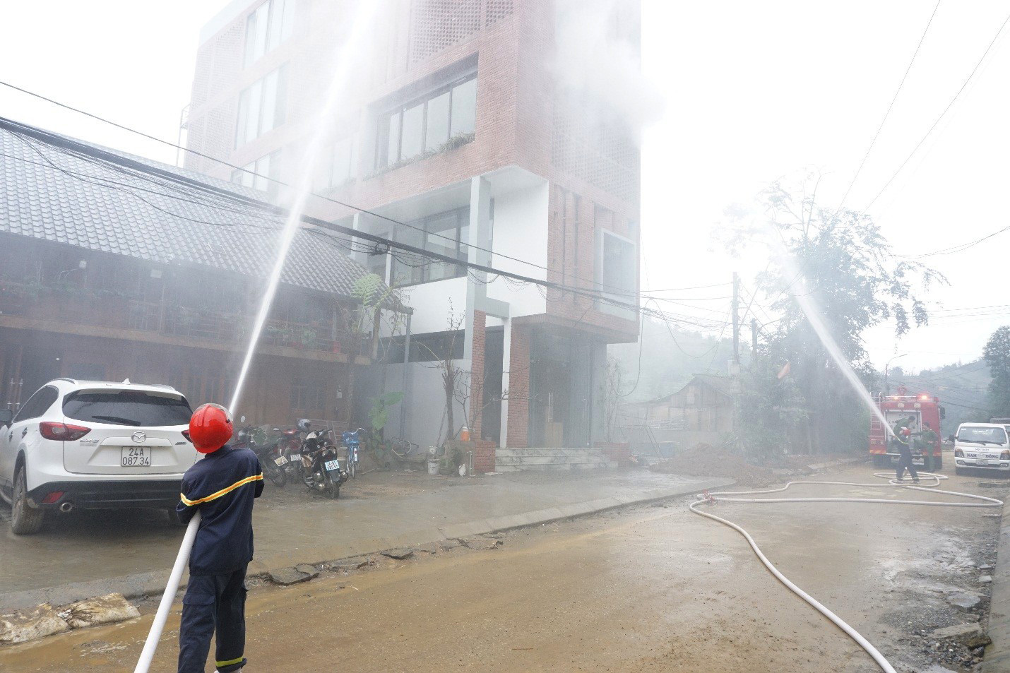 Bắc Hà: Diễn tập phòng cháy, chữa cháy và cứu nạn, cứu hộ tại cơ sở kinh doanh gas và lưu trú ảnh 1 Bắc Hà: Diễn tập phòng cháy, chữa cháy và cứu nạn, cứu hộ tại cơ sở kinh doanh gas và lưu trú ảnh 1