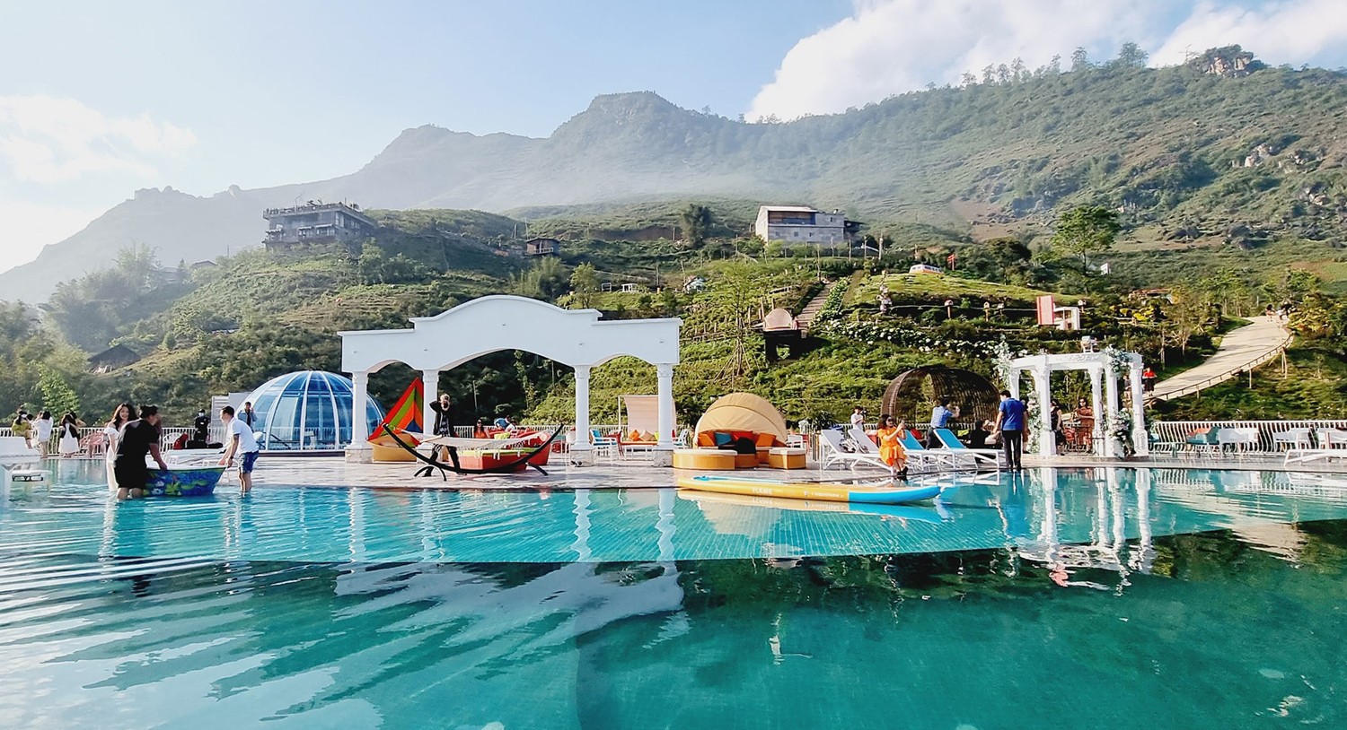 Nơi đây có nhiều khu vực chụp ảnh cổ trang. Nơi đây có nhiều khu vực chụp ảnh cổ trang.