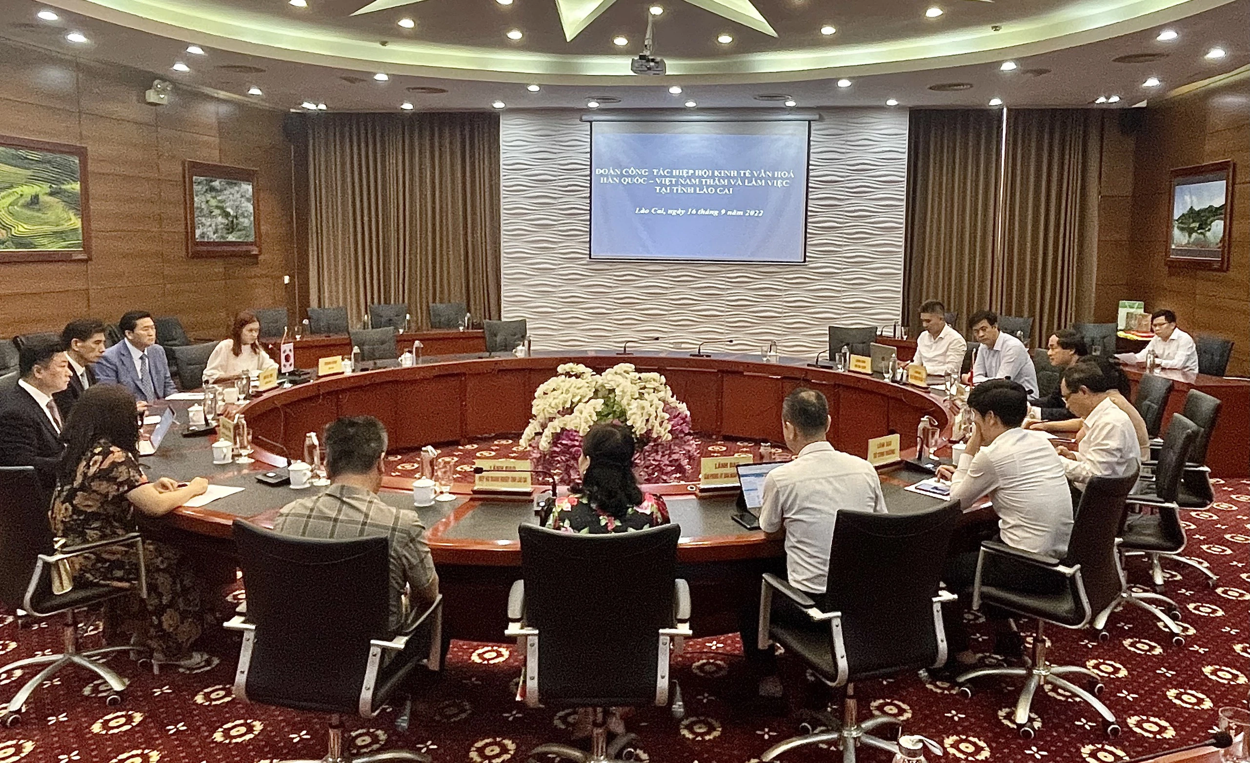 Chủ tịch UBND tỉnh Trịnh Xuân Trường tiếp và làm việc với Đoàn Chủ tịch Hiệp hội Kinh tế Văn hóa Hàn Quốc - Việt Nam ảnh 1